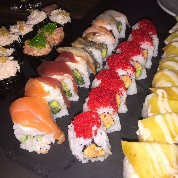 รูปภาพถ่ายที่ Hōmu Sushi Bar โดย Katerina K. เมื่อ 9/12/2016
