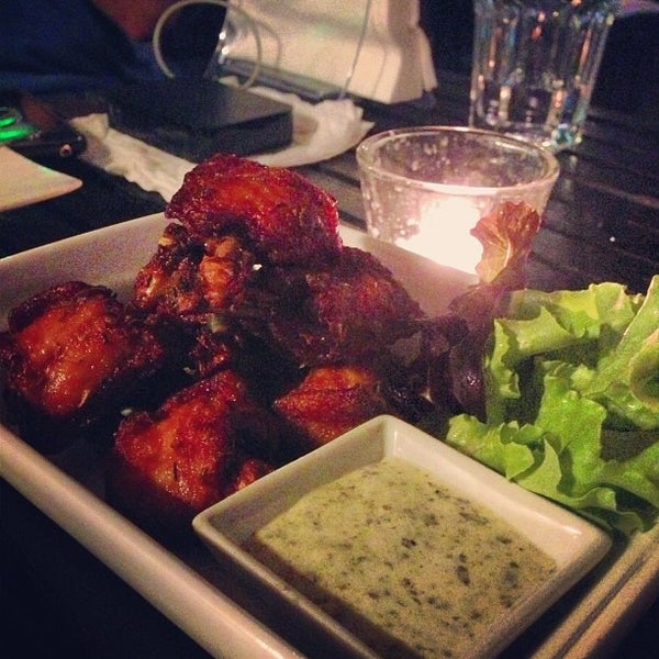 Foto diambil di Triple Ate (888) Bar &amp; Restaurant oleh Thana-Orn Y. pada 1/11/2013
