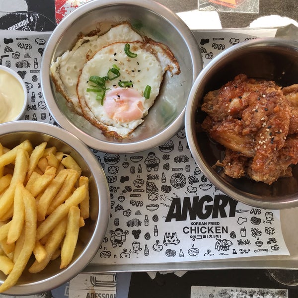 Photo taken at Angry Chicken by Lieke on 4/7/2019