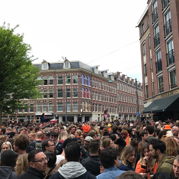 Photo prise au Cafe Restaurant Piet de Gruyter par Lieke le4/27/2018