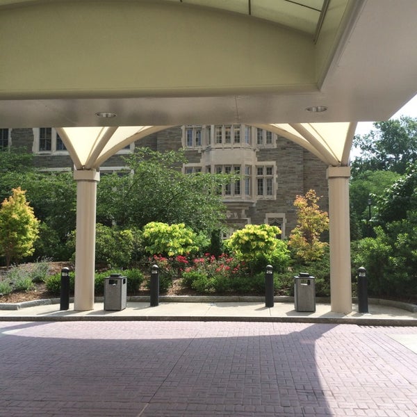 Foto diambil di The Statler Hotel at Cornell University oleh Gordon C. pada 7/8/2014