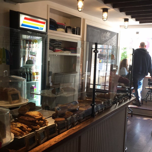 2/19/2017 tarihinde Denys K.ziyaretçi tarafından Three Fifty Bakery and Coffee Bar'de çekilen fotoğraf