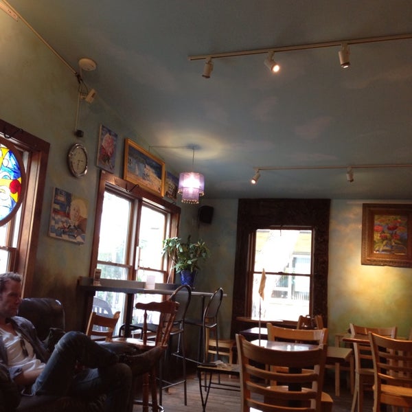 Das Foto wurde bei Taste Budd&#39;s Cafe von Cheryl S. am 7/16/2013 aufgenommen