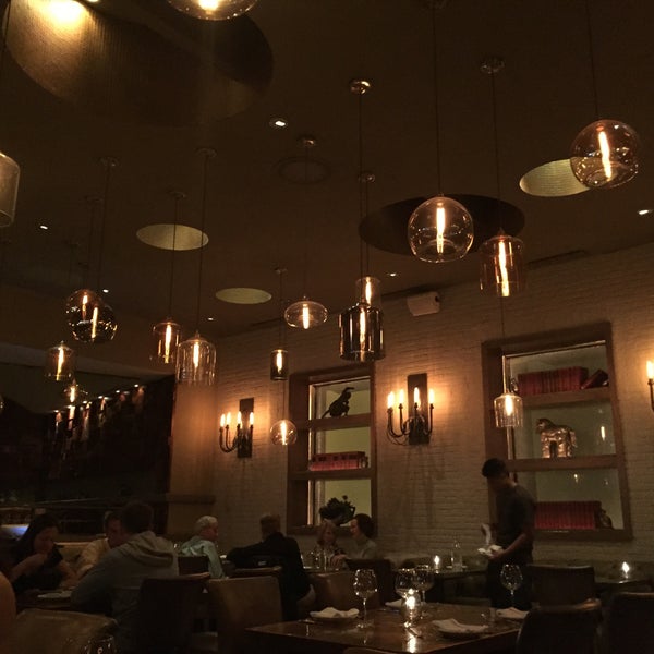 Foto diambil di Estate Restaurant oleh Cheryl S. pada 2/16/2016