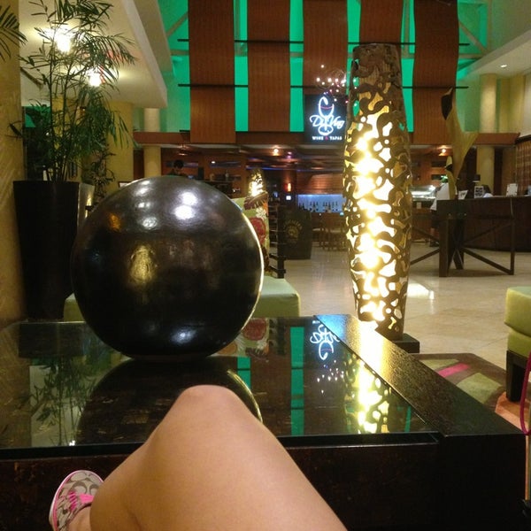 Foto diambil di Verdanza Hotel, a member of Summit Hotels &amp; Resorts oleh Cynthia N. pada 6/19/2013
