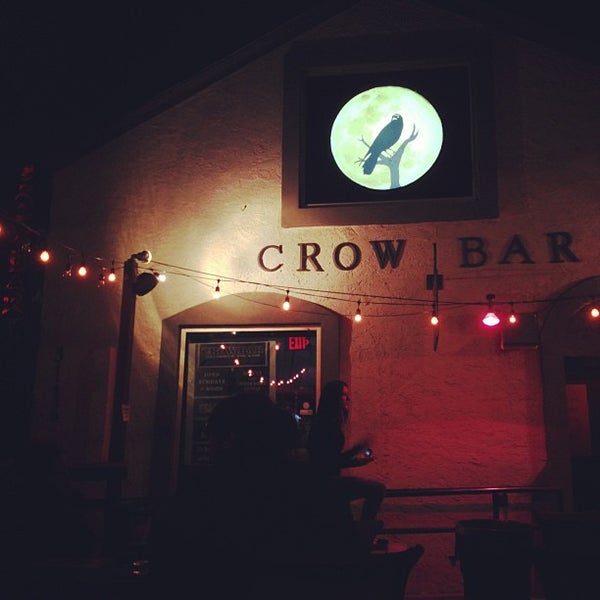 10/27/2012 tarihinde Amber R.ziyaretçi tarafından Crow Bar'de çekilen fotoğraf