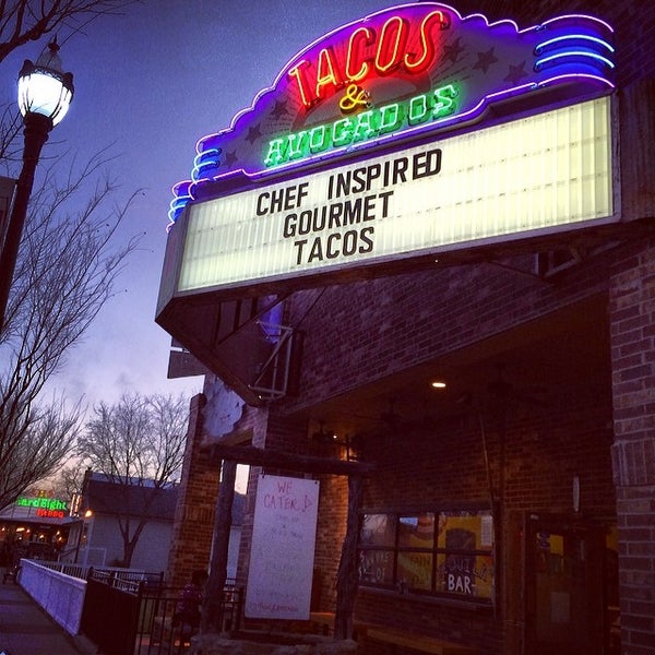 Das Foto wurde bei Tacos &amp; Avocados von Amber R. am 3/1/2014 aufgenommen