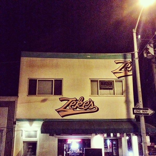 Photo taken at Zeke&#39;s Diamond Bar by Leonardo D. on 11/24/2013