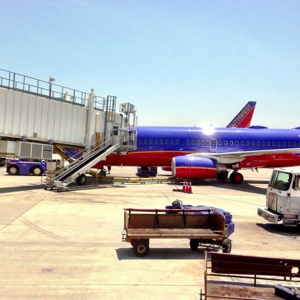 รูปภาพถ่ายที่ San Jose Mineta International Airport (SJC) โดย Leonardo D. เมื่อ 5/10/2013