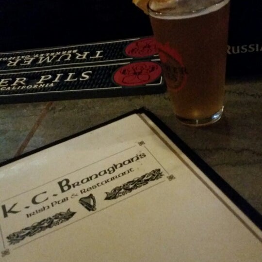 Снимок сделан в K. C. Branaghan&#39;s Irish Pub пользователем Andi O. 4/2/2015