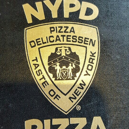 รูปภาพถ่ายที่ NYPD Pizza โดย bill เมื่อ 6/26/2016
