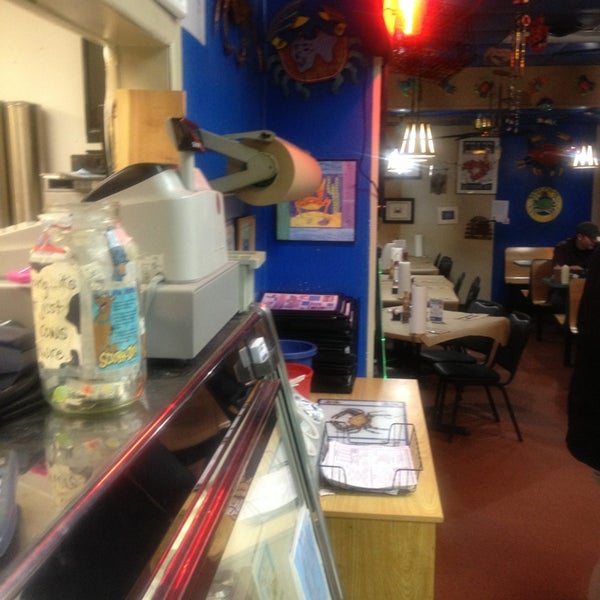 Foto scattata a Blue Claw Seafood &amp; Crab Eatery da Kojak B. il 2/26/2013