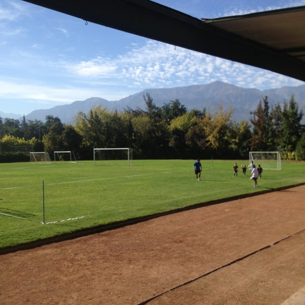 Cancha Futbol Club Colegio Medico - Soccer Stadium in Lo Barnechea