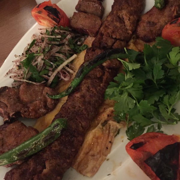 รูปภาพถ่ายที่ Zervan Restaurant &amp; Ocakbaşı โดย Servet S. เมื่อ 1/29/2016