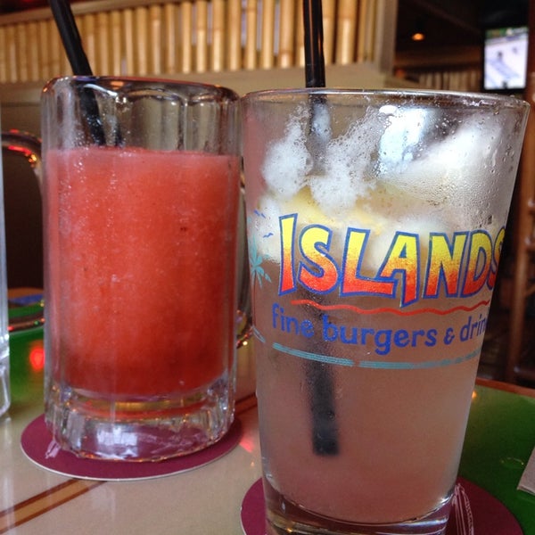 Foto tirada no(a) Islands Restaurant por Doug R. em 5/17/2014