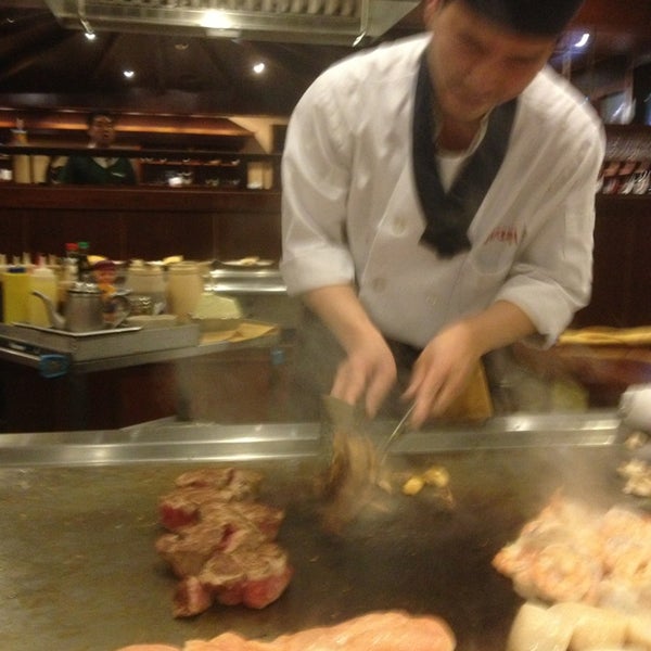 2/12/2013 tarihinde Hany O.ziyaretçi tarafından Sakura Japanese Steak, Seafood House &amp; Sushi Bar'de çekilen fotoğraf