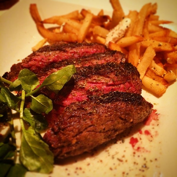 Photo prise au Christos Steakhouse par Hany O. le1/14/2015