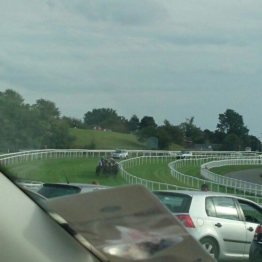 9/28/2014 tarihinde Jonathan F.ziyaretçi tarafından Epsom Downs Racecourse'de çekilen fotoğraf