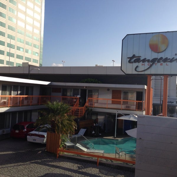 รูปภาพถ่ายที่ Tangerine Hotel โดย Evelyn S. เมื่อ 9/27/2014