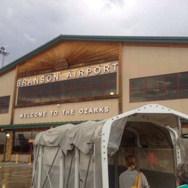 6/29/2014 tarihinde Armando V.ziyaretçi tarafından Branson Airport (BKG)'de çekilen fotoğraf