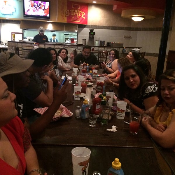 5/31/2015 tarihinde Leean B.ziyaretçi tarafından Big Daddy’s Burgers &amp; Bar'de çekilen fotoğraf