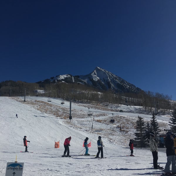 Foto diambil di Crested Butte Mountain Resort oleh Гермес З. pada 12/22/2017