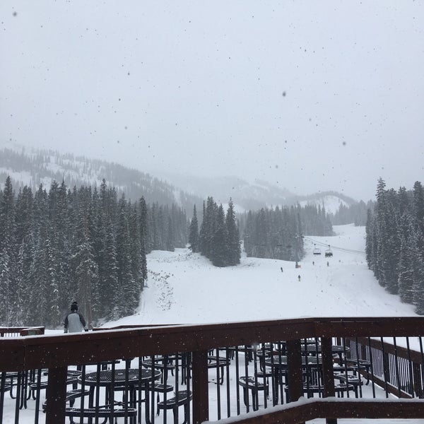 Photo taken at Crested Butte Mountain Resort by Гермес З. on 12/23/2017