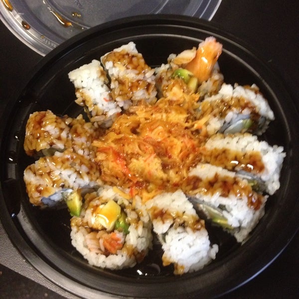 Photo taken at Rollbotto Sushi by Felicia M. on 6/26/2013