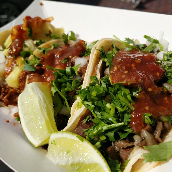 Das Foto wurde bei Los Agaves Mexican Street Food von Samson am 7/21/2017 aufgenommen