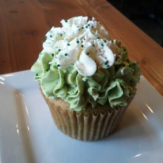 รูปภาพถ่ายที่ The Yellow Leaf Cupcake Co โดย Samson เมื่อ 12/31/2012