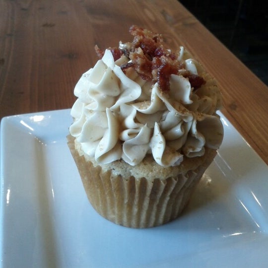รูปภาพถ่ายที่ The Yellow Leaf Cupcake Co โดย Samson เมื่อ 1/22/2013