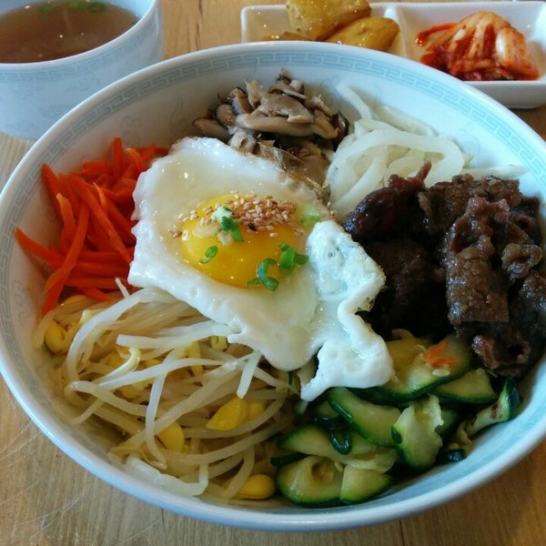 6/17/2014 tarihinde Samsonziyaretçi tarafından Chili &amp; Sesame Korean Kitchen'de çekilen fotoğraf