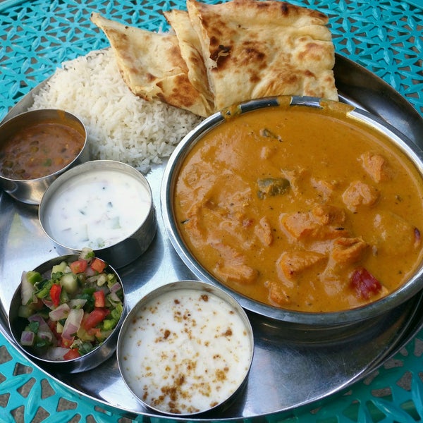 Foto scattata a Moksha Indian Cuisine of Bellevue da Samson il 9/9/2016