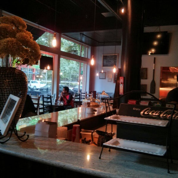 รูปภาพถ่ายที่ Ti 22 Restaurant โดย Samson เมื่อ 9/14/2013