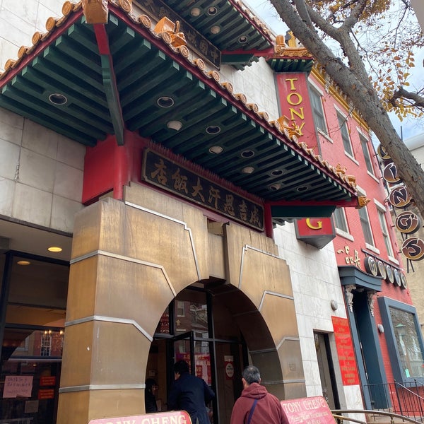 Photo taken at Tony Cheng&#39;s Restaurant by jiro on 12/4/2019