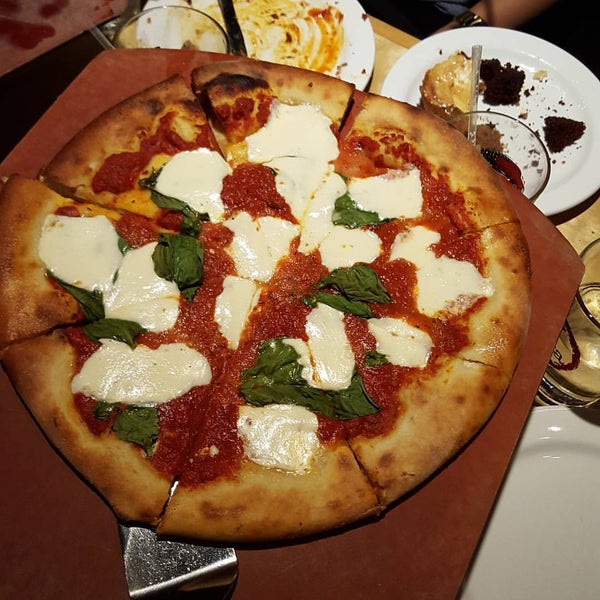 3/10/2016 tarihinde Bob D.ziyaretçi tarafından PW Pizza'de çekilen fotoğraf