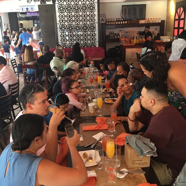 9/17/2017 tarihinde Macho C.ziyaretçi tarafından Mamajuana Cafe Queens'de çekilen fotoğraf