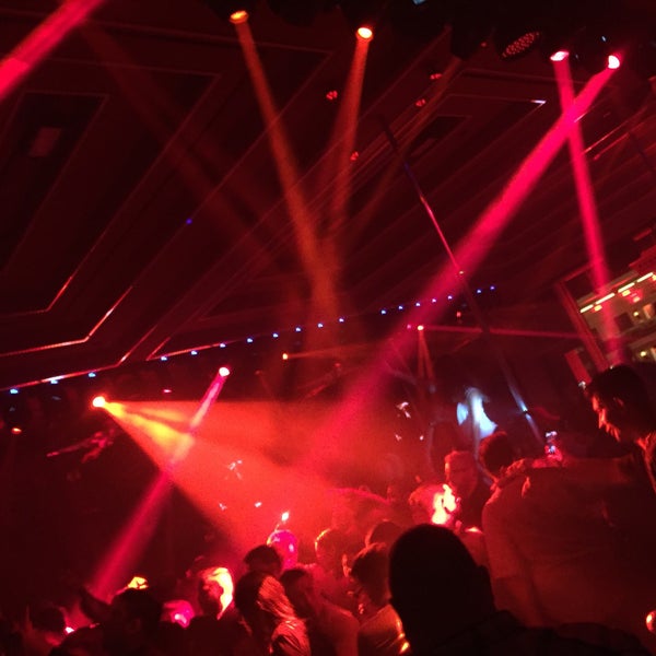 Foto tirada no(a) Surrender Nightclub por Kristen T. em 3/30/2017