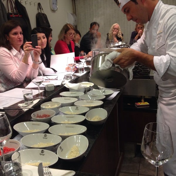 2/17/2014 tarihinde Talita B.ziyaretçi tarafından Espaço Gourmet Escola de Gastronomia'de çekilen fotoğraf