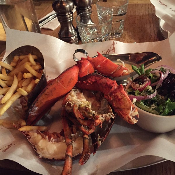 8/15/2015 tarihinde Constance R.ziyaretçi tarafından Burger &amp; Lobster'de çekilen fotoğraf