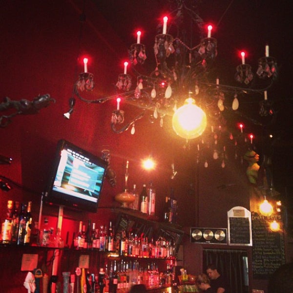 7/26/2013にChris L.がDaDa Barで撮った写真