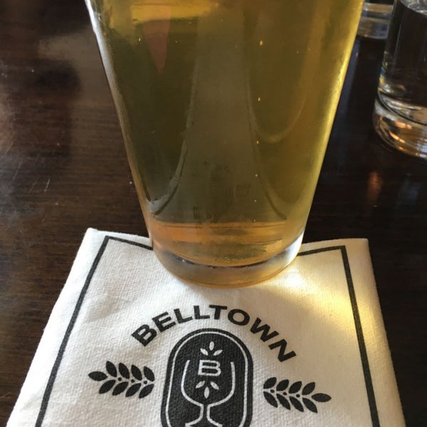 6/29/2017 tarihinde Bj M.ziyaretçi tarafından Belltown Brewing'de çekilen fotoğraf