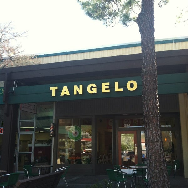 รูปภาพถ่ายที่ Tangelo Frozen Yogurt โดย Alisa เมื่อ 3/16/2013
