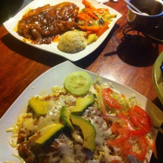 รูปภาพถ่ายที่ Azul Restaurante โดย Aracely D. เมื่อ 4/28/2013