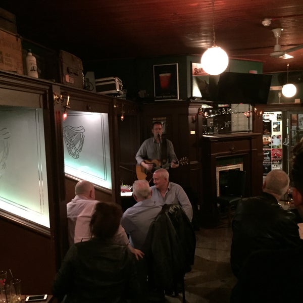 Photo taken at Jinty McGuinty&#39;s Irish Bar by Ricardo M. on 11/19/2017