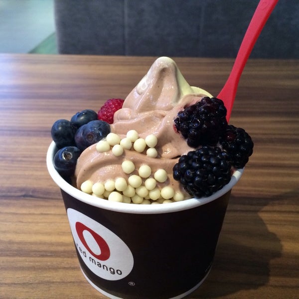 Photo taken at Red Mango by Anna G. on 8/27/2014