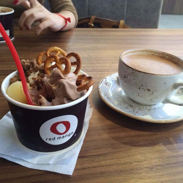 Photo taken at Red Mango by Anna G. on 9/16/2014