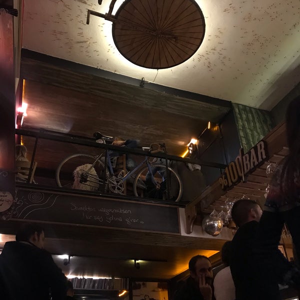 12/8/2018 tarihinde Sinemziyaretçi tarafından Cinatı Cafe &amp; Bar'de çekilen fotoğraf