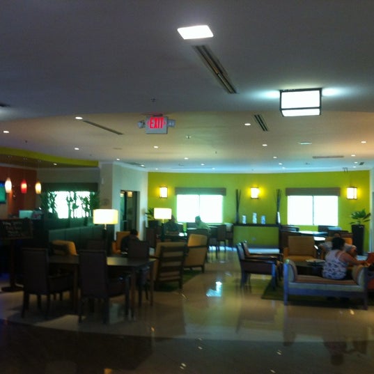 Photo taken at Courtyard by Marriott San Salvador by G. R. on 10/20/2012