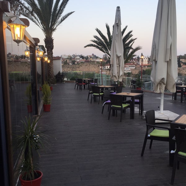 Das Foto wurde bei Scouser&#39;s Cafe Bar Restaurant von Şeref S. am 4/29/2015 aufgenommen